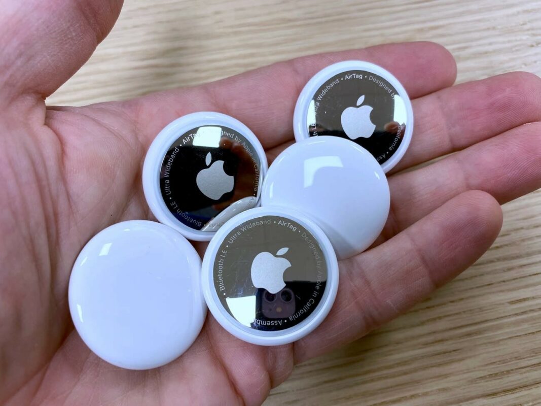 Apple AirTags : tout savoir sur ce curieux accessoire qui vous permet de  localiser vos objets perdus - Numerama