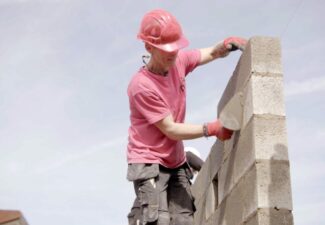« Les nouveaux bâtisseurs » : une série qui démystifie les métiers de la construction