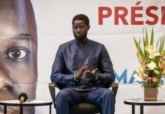 Présidentielle au Sénégal : le candidat de l’anti-système, Bassirou Diomaye Faye, l’emporte dès le premier tour