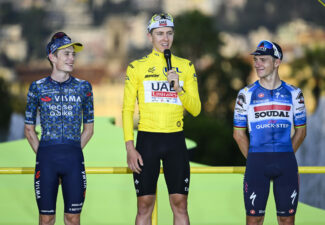 Tour de France : Tadej Pogacar signe un doublé avec le Giro et égale record d’Eddy Merckx