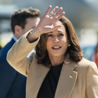 Cinq interviews en deux jours : la candidate démocrate Kamala Harris fait son show… à raison ?  