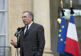 France : François Bayrou fait enfin son entrée à Matignon comme Premier ministre