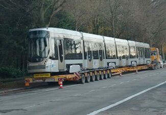 Le premier nouveau tram long de la Stib a été livré lundi soir, mais avec 3 ans de retard