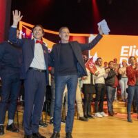 Gel des avoirs russes : quand Elio Di Rupo salue la position de Bart De Wever contre son successeur à la présidence du PS