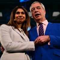 Suella Braverman quitte le parti conservateur pour rejoindre Reform UK à Londres : un signal politique qui résonne jusqu’à Bruxelles