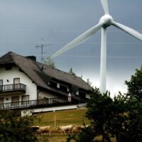 France : décision inédite de la justice qui reconnaît, pour la première fois, l’impact des éoliennes sur la santé