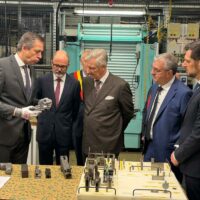 FN Browning : une première visite royale depuis 60 ans chez un fleuron de l’industrie belge de la défense