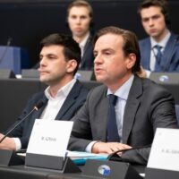 Migration: la commission des libertés civiles du PE adopte une réforme des règles de l’UE en matière de retour