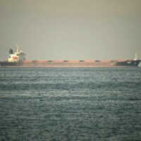 Navires bloqués au détroit d&rsquo;Ormuz : la marchandise à bord n’est plus couverte par les risques de guerre