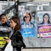 Municipales : un scrutin local aux enjeux nationaux avec un focus sur des villes comme Paris et Marseille