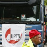 Face à la flambée du prix du diesel, le ministre Crucke convie les transporteurs routiers à une table ronde